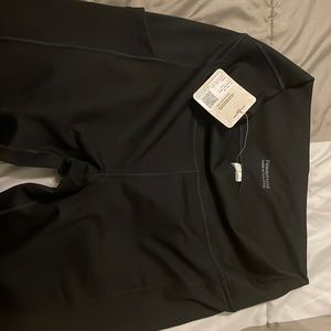 Powerhold leggings made by Fabletics. On the go high waisted leggings.